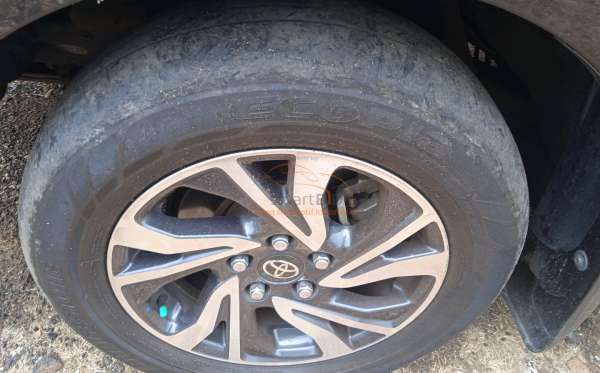 TOYOTA INNOVA 2.4 G
