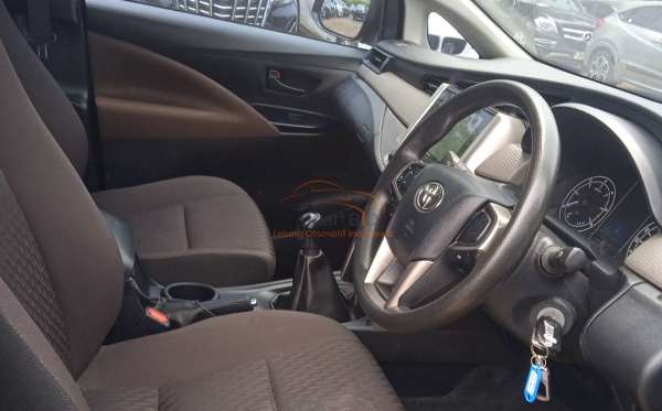 TOYOTA INNOVA 2.4 G