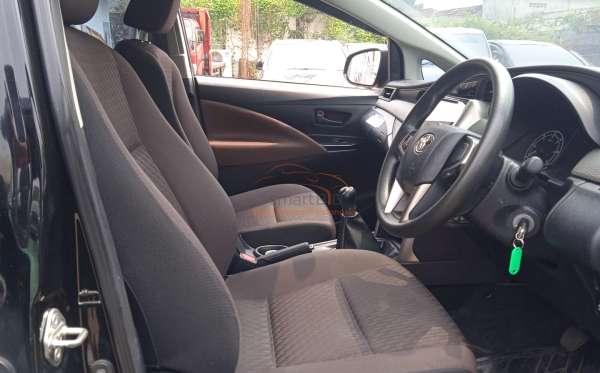 TOYOTA INNOVA 2.4 G