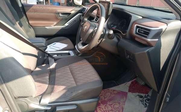 TOYOTA INNOVA ZENIX G