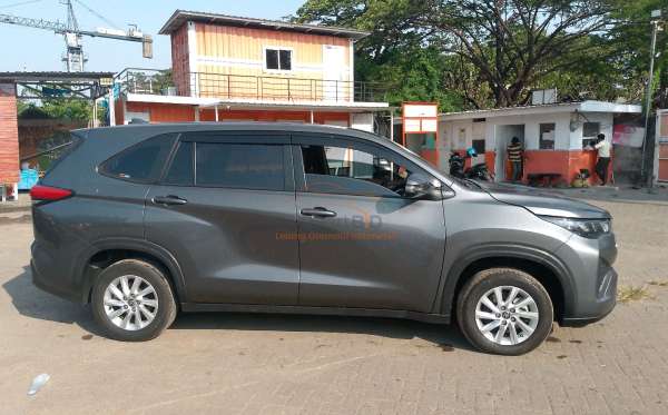TOYOTA INNOVA ZENIX G