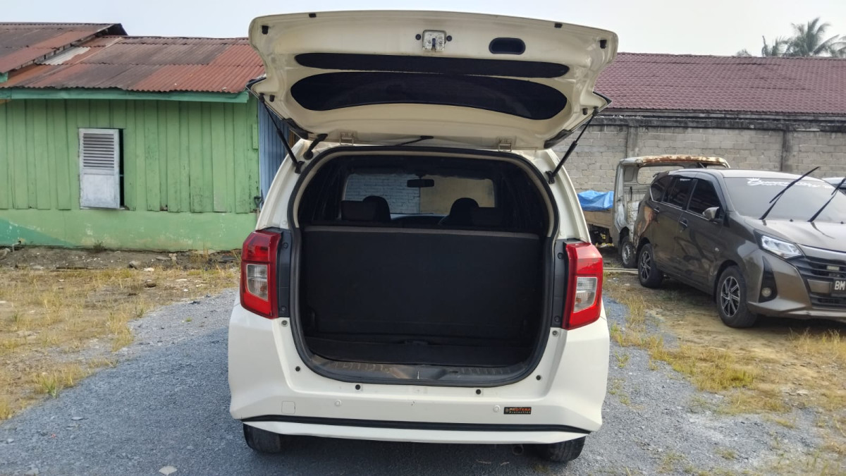 DAIHATSU  SIGRA  M
