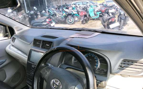 TOYOTA AVANZA 1.3 G