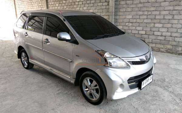 TOYOTA AVANZA