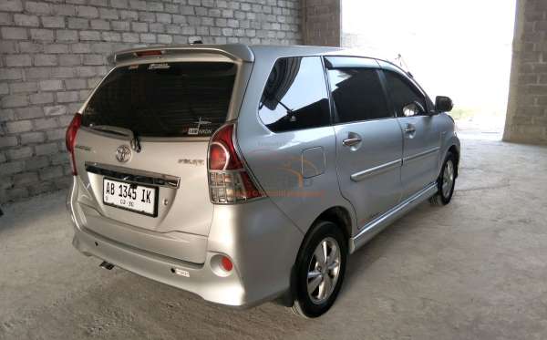 TOYOTA AVANZA