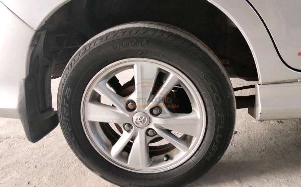 TOYOTA AVANZA