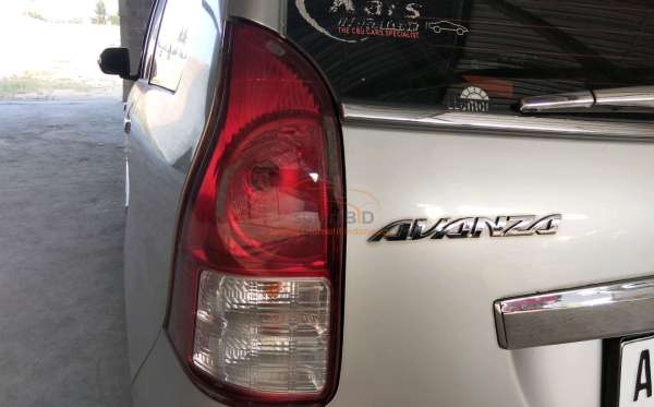TOYOTA AVANZA