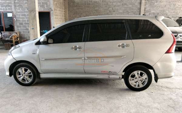 TOYOTA AVANZA