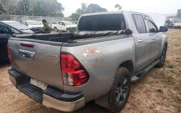 TOYOTA HILUX 2.4G DC 4X4