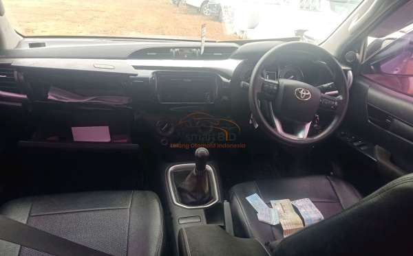 TOYOTA HILUX 2.4G DC 4X4