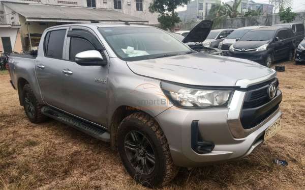 TOYOTA HILUX 2.4G DC 4X4