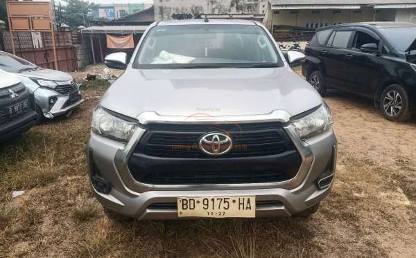 TOYOTA HILUX 2.4G DC 4X4