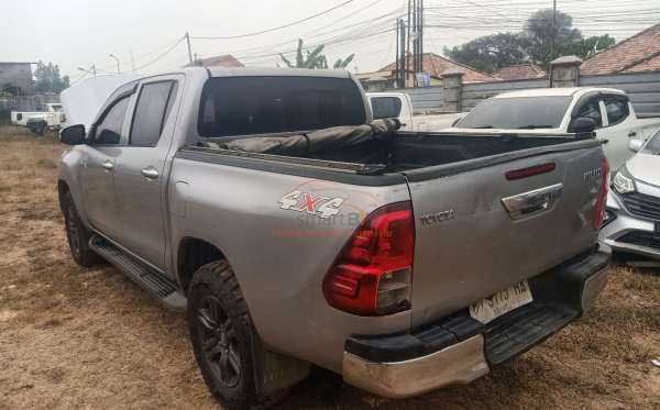 TOYOTA HILUX 2.4G DC 4X4