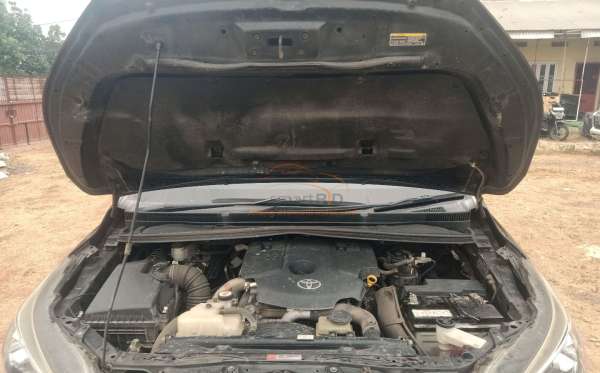 TOYOTA INNOVA 2.4 G