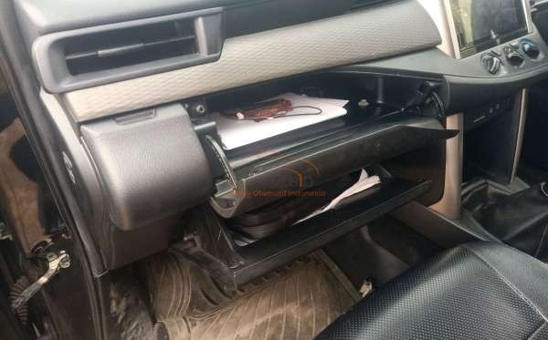 TOYOTA INNOVA 2.4 G