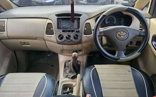 TOYOTA INNOVA