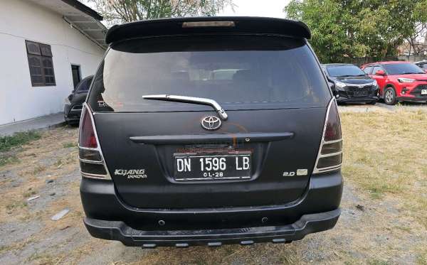 TOYOTA INNOVA