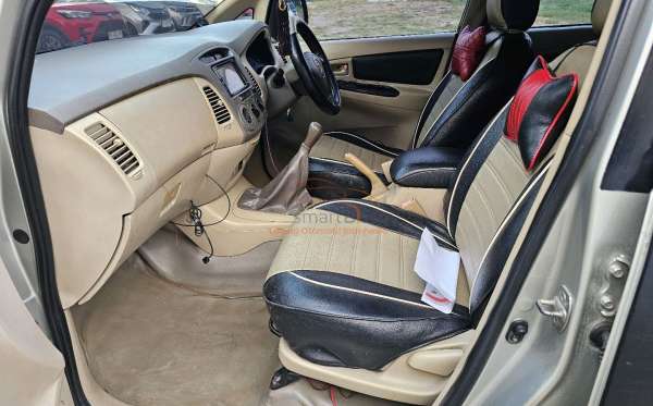 TOYOTA INNOVA