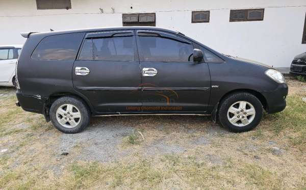 TOYOTA INNOVA