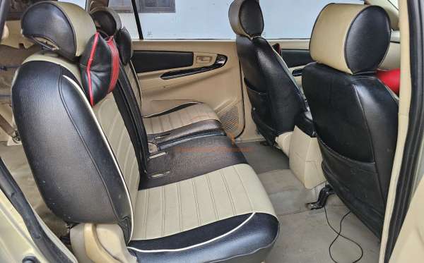 TOYOTA INNOVA