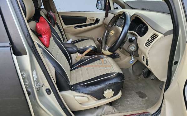 TOYOTA INNOVA