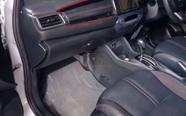 HONDA DG48 1.5 RS CVT Z