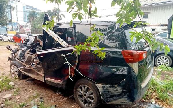 TOYOTA  INNOVA  G