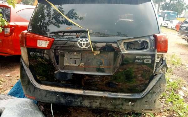 TOYOTA  INNOVA  G