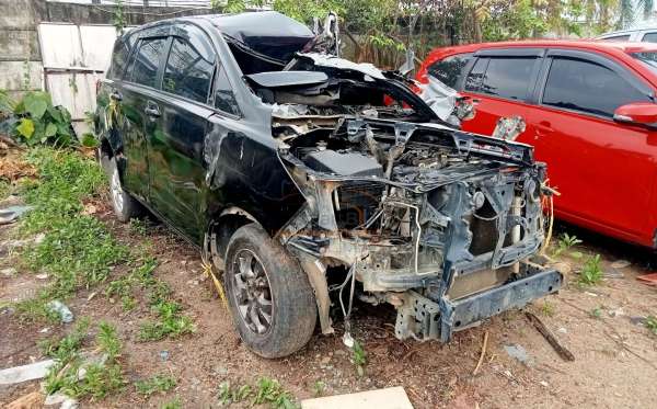TOYOTA  INNOVA  G
