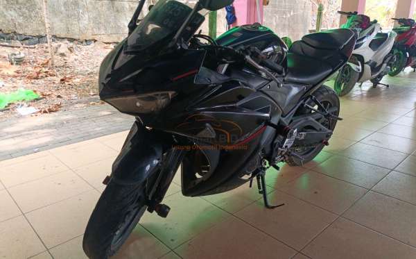YAMAHA YZF R25