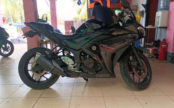 YAMAHA YZF R25