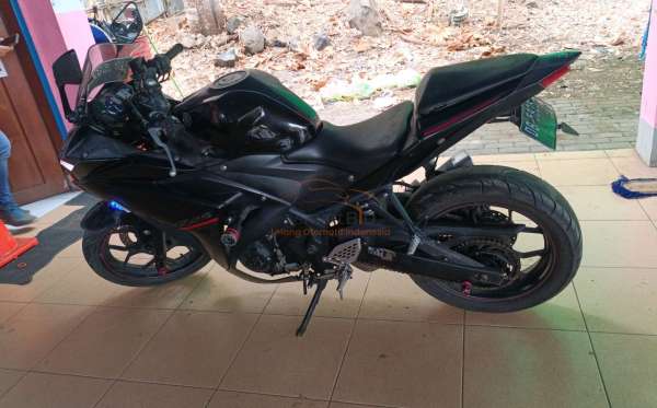 YAMAHA YZF R25