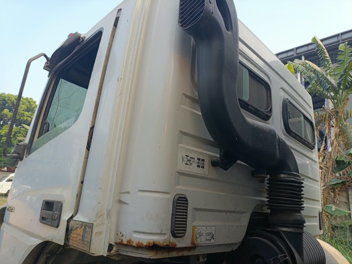 MERCEDES BENZ AXOR  2528C