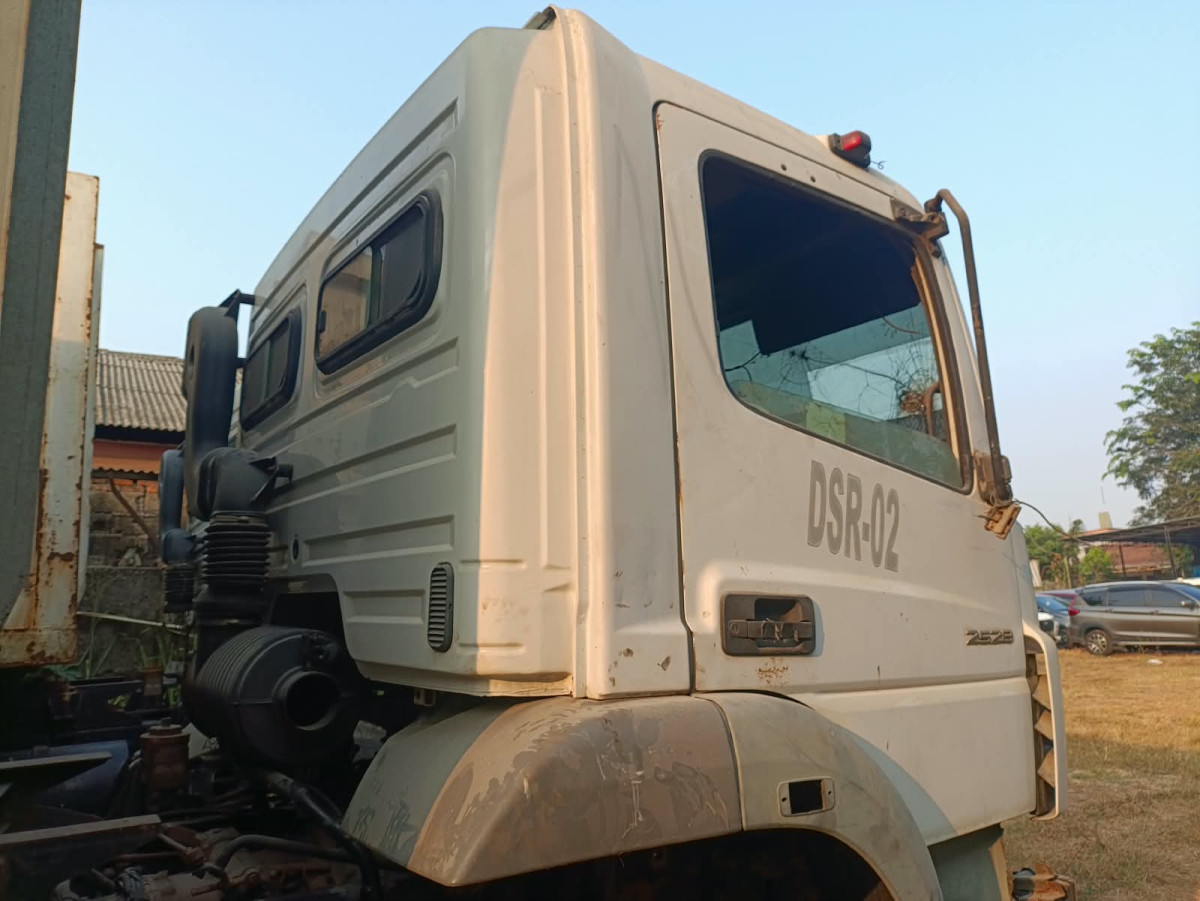 MERCEDES BENZ AXOR  2528C