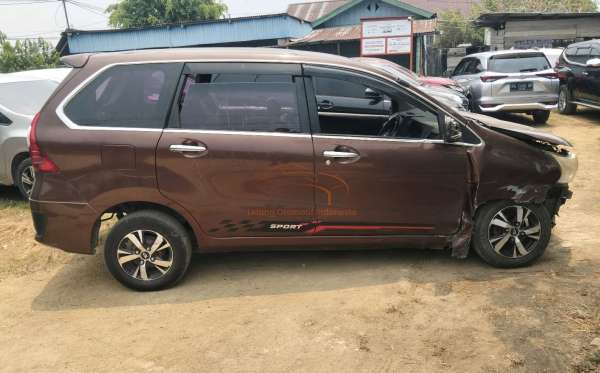 DAIHATSU  XENIA  R