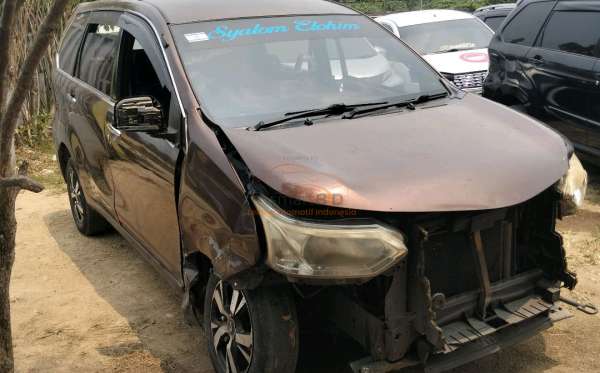 DAIHATSU  XENIA  R