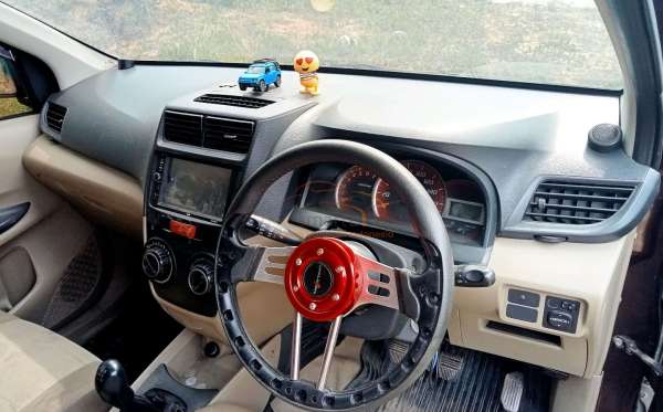 DAIHATSU XENIA