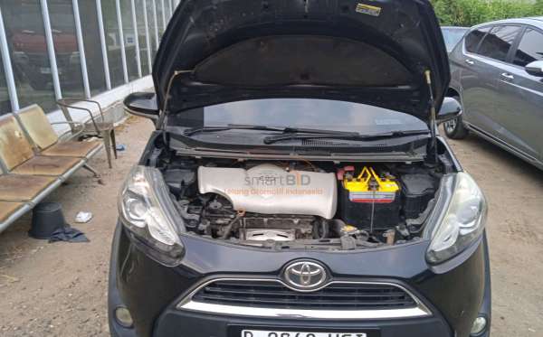 TOYOTA SIENTA 1.5V