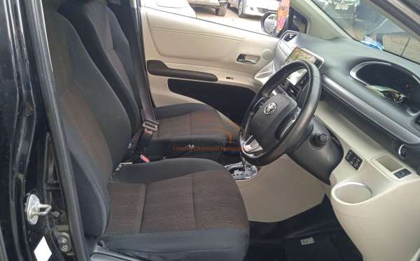 TOYOTA SIENTA 1.5V