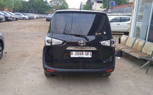 TOYOTA SIENTA 1.5V