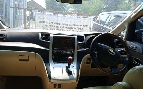 TOYOTA VELLFIRE 2.4