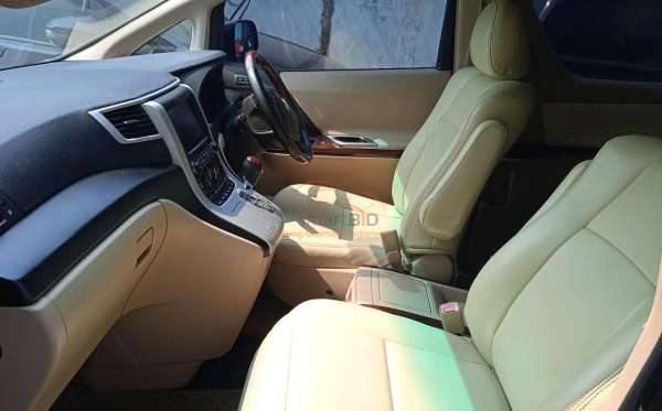 TOYOTA VELLFIRE 2.4