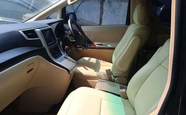 TOYOTA VELLFIRE 2.4
