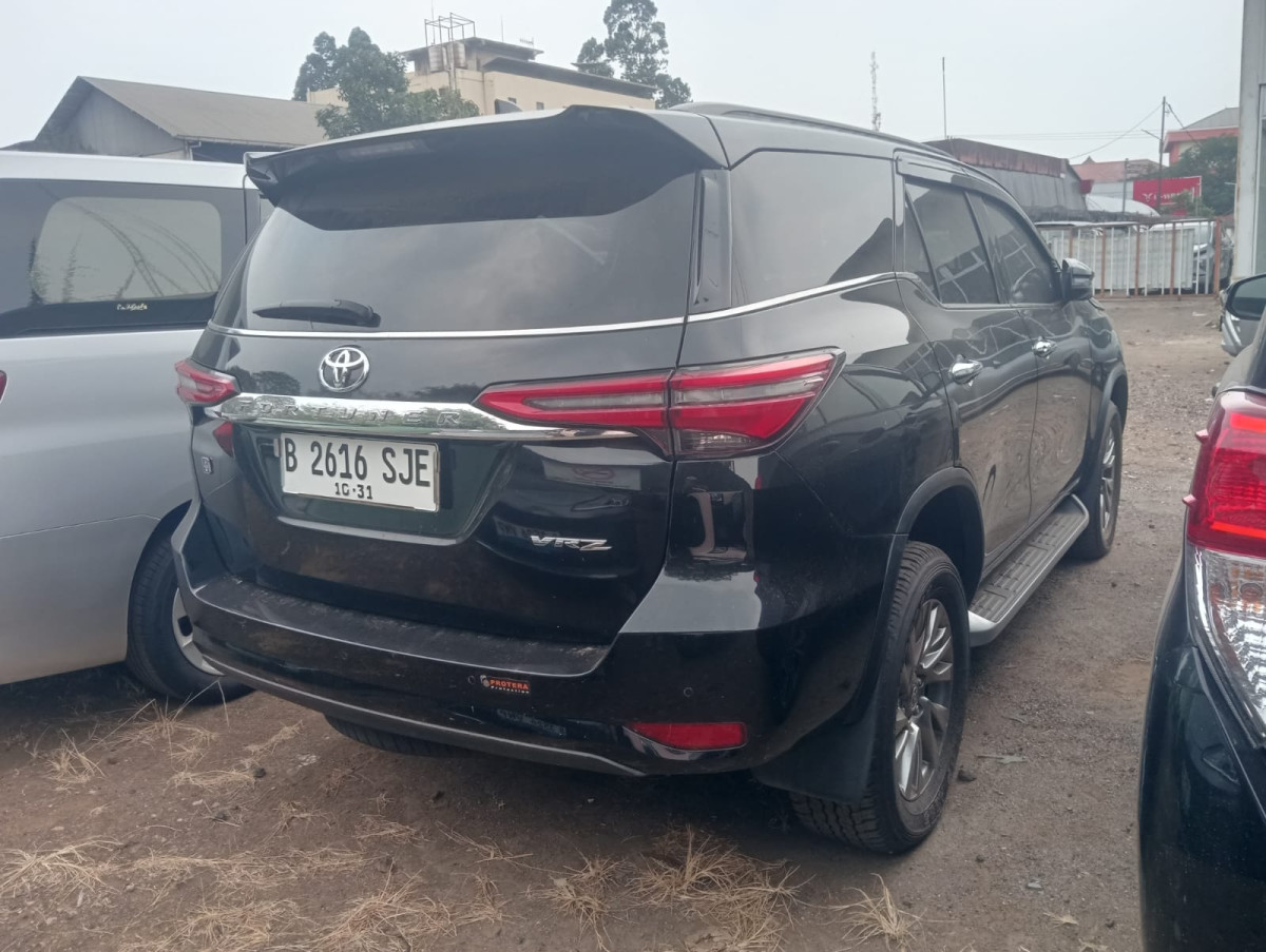 TOYOTA FORTUNER 2.4 VRZ