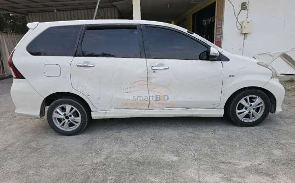 TOYOTA AVANZA