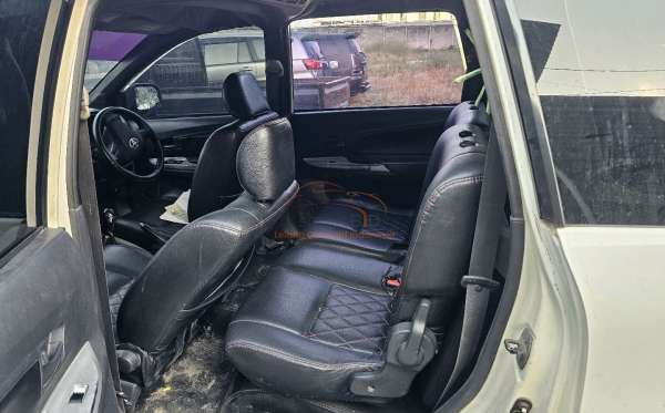 TOYOTA AVANZA