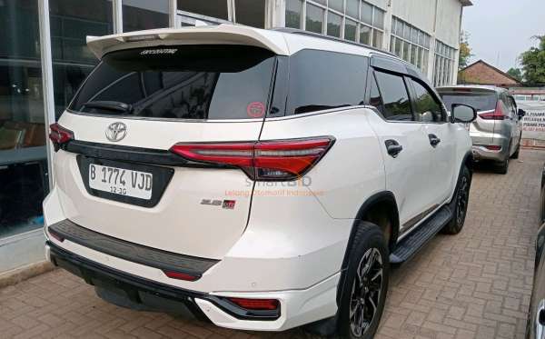 TOYOTA FORTUNER 2.4 VRZ