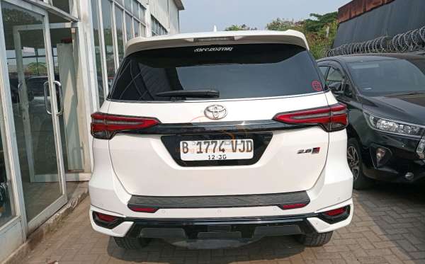 TOYOTA FORTUNER 2.4 VRZ
