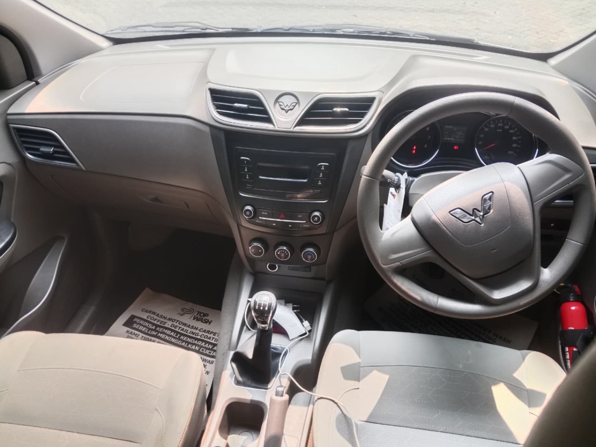 WULING CONFERO