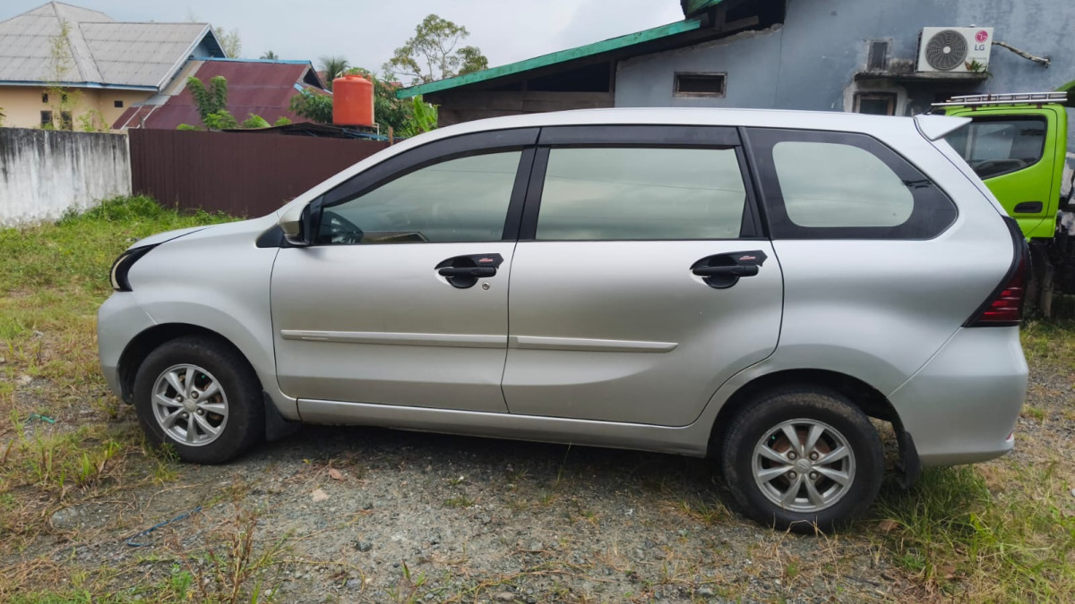 DAIHATSU XENIA  R